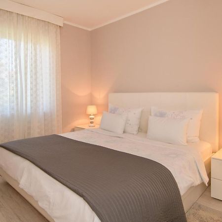 Apartments Dora โปเรช ภายนอก รูปภาพ