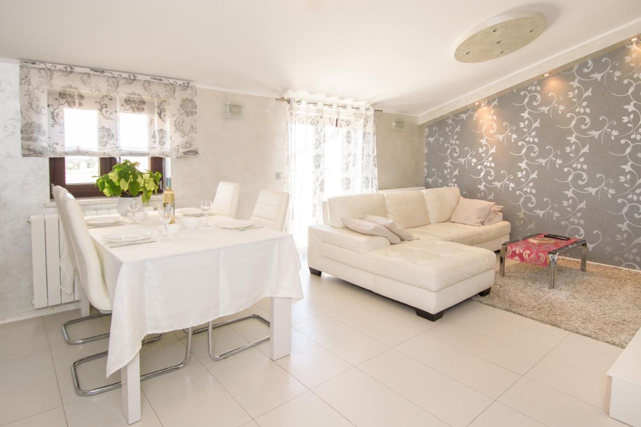 Apartments Dora โปเรช ภายนอก รูปภาพ