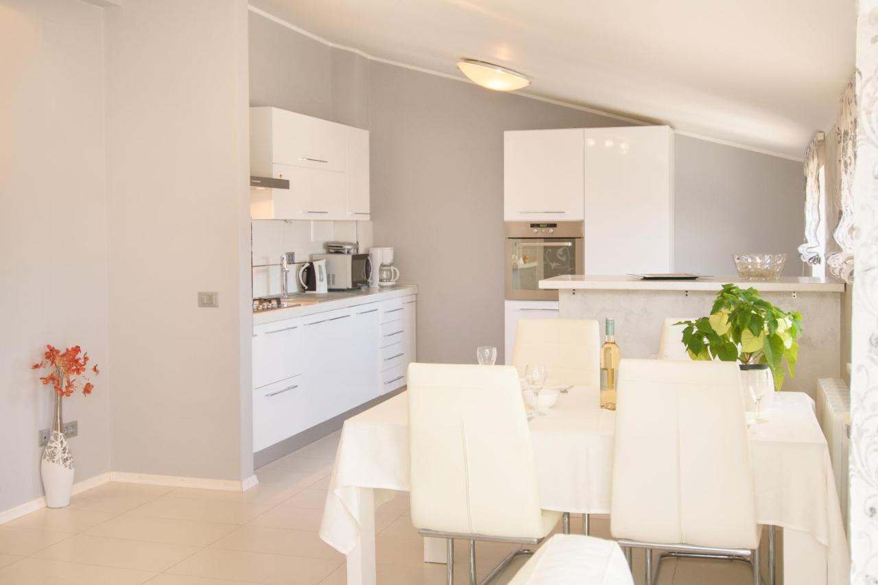 Apartments Dora โปเรช ภายนอก รูปภาพ