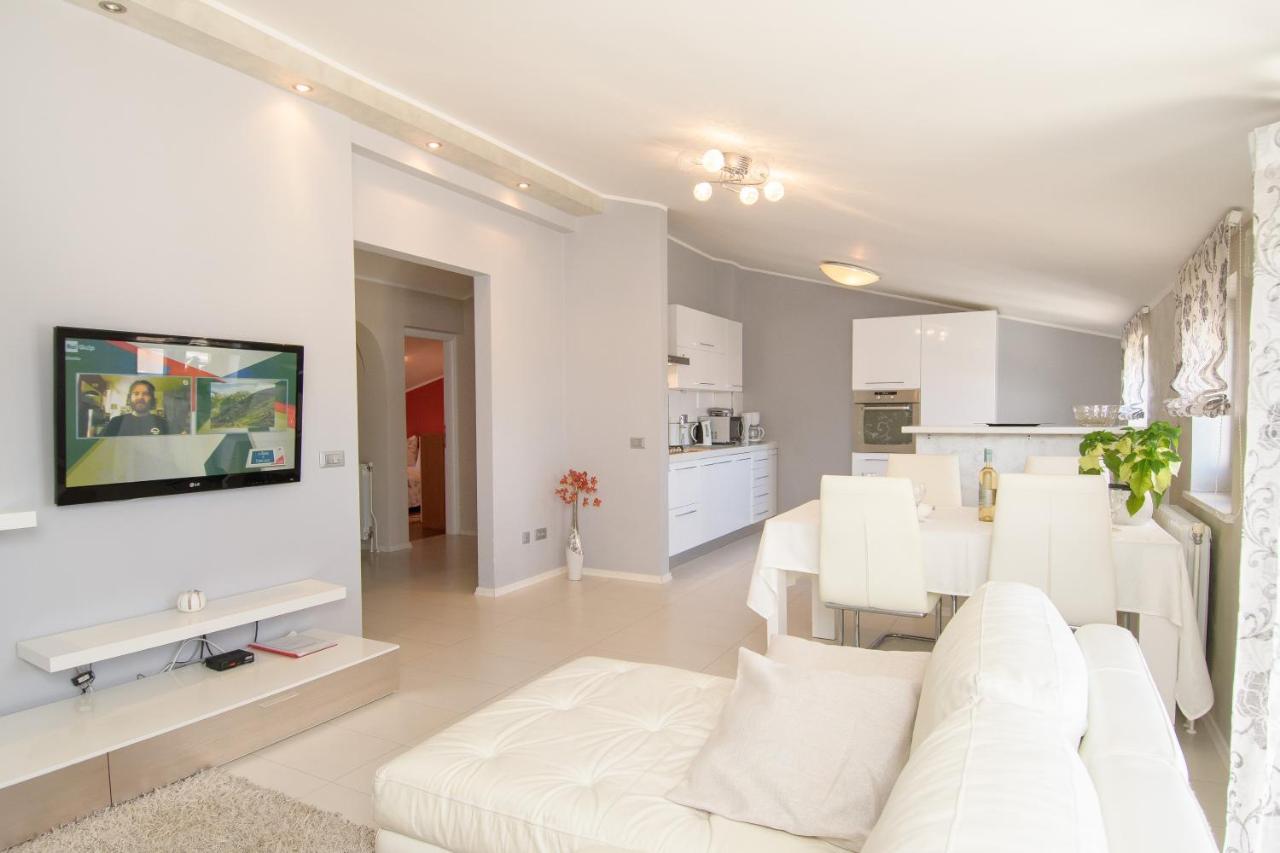 Apartments Dora โปเรช ภายนอก รูปภาพ