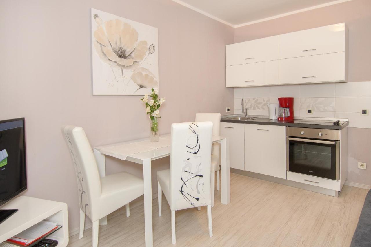 Apartments Dora โปเรช ภายนอก รูปภาพ