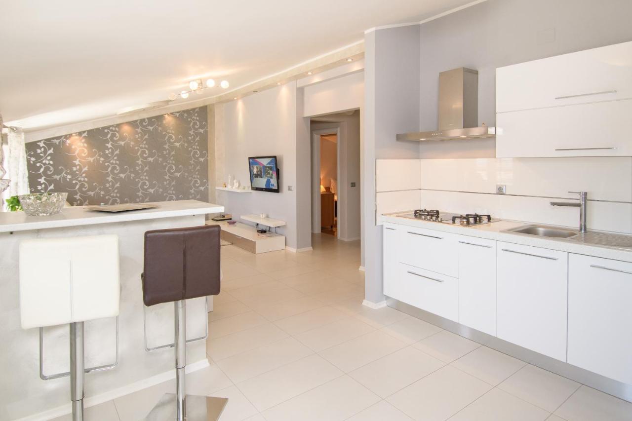 Apartments Dora โปเรช ภายนอก รูปภาพ