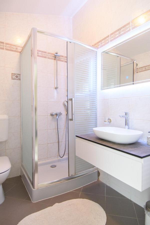 Apartments Dora โปเรช ภายนอก รูปภาพ