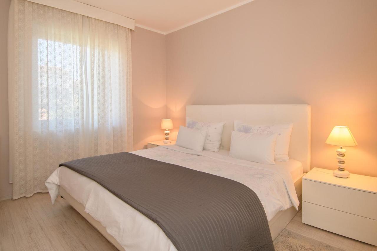 Apartments Dora โปเรช ภายนอก รูปภาพ